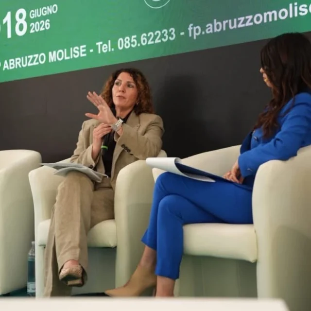 Ripensare i servizi territoriali significa costruire un welfare più vicino alle persone, capace di integrare assistenza sanitaria e servizi sociali per rispondere ai bisogni delle comunità.

All’Aurum di Pescara, la Segretaria Nazionale CISL FP @sonia_uccellatori è intervenuta alla tavola rotonda “Ripensare i Servizi Territoriali”, promossa dalla CISL FP Abruzzo Molise, portando il contributo della Federazione sul futuro della sanità territoriale e dell’integrazione sociosanitaria.

Nel suo intervento, Uccellatori ha evidenziato come la sfida decisiva sia trasformare le opportunità offerte dal PNRR e dal DM 77 in servizi realmente accessibili, garantendo personale adeguato, qualità delle prestazioni e una reale integrazione tra i diversi livelli di assistenza, mettendo sempre al centro la persona.

Un confronto importante che rafforza il percorso di collaborazione tra istituzioni, parti sociali e Terzo Settore per costruire una rete territoriale più efficace, inclusiva e vicina ai cittadini.