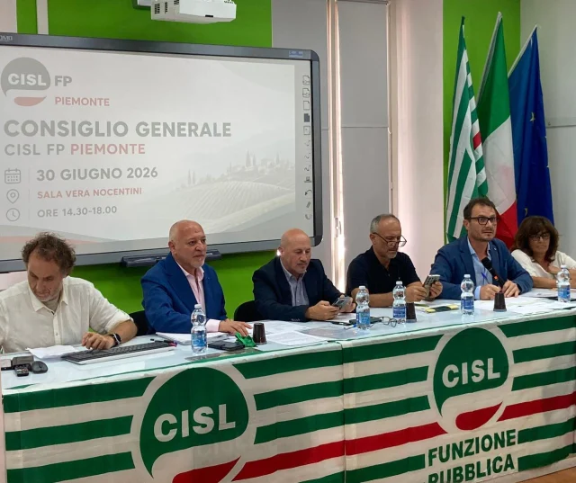 📸 DAL CONSIGLIO GENERALE CISL FP PIEMONTE

Si sono svolti i lavori del Consiglio Generale della CISL FP Piemonte, un momento fondamentale di confronto e coordinamento per tracciare le linee programmatiche dei prossimi mesi. 

L'incontro ha visto la partecipazione del Segretario Generale Aggiunto, Angelo Marinelli, e del Segretario Nazionale, Diego Truffa, che hanno portato il punto di vista del livello nazionale direttamente al cuore della struttura regionale.

Al centro del dibattito la situazione politico-sindacale e lo stato delle grandi trattative contrattuali, con un focus sul consolidamento dei servizi pubblici sul territorio piemontese. 

La sinergia tra la federazione nazionale e le realtà locali resta la nostra forza principale per rispondere al meglio alle esigenze di ogni singola lavoratrice e lavoratore.

👉 Segui le nostre attività su: https://cislfp.it/