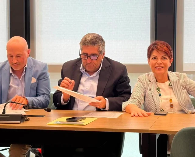 CCNL FUNZIONI CENTRALI 2025-2027 ✍️ 

La delegazione della Cisl, alla presenza del nostro Segretario Generale Aggiunto Cisl Fp, Angelo Marinelli, firma definitivamente il nuovo Ccnl del personale di Ministeri, Agenzie, Enti Pubblici non Economici e Organi dello Stato.

📲 segui i nostri canali social per aggiornamenti sul ccnl

#statali #ccnl #funzionicentrali #contratto