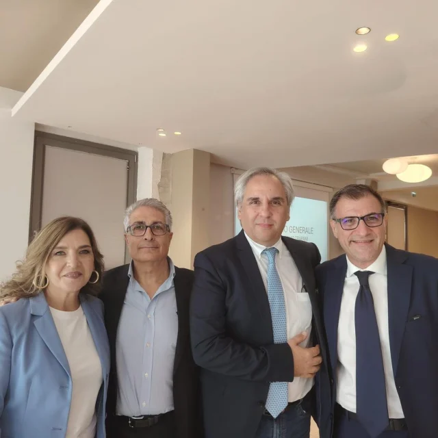 Dal Consiglio Generale Cisl Fp Palermo Trapani 📸

Il segretario generale della Cisl Fp, Roberto Chierchia, insieme a tutta la Segreteria nazionale, rivolge i migliori auguri di buon lavoro a Marco Corrao, nuovo segretario generale della Cisl Fp Palermo Trapani, e a Gaetano Mazzola (segretario generale aggiunto) e Margherita Amiri, che con lui compongono da oggi la nuova Segreteria territoriale.

A Marco, Gaetano e Margherita va il nostro augurio per questo nuovo percorso di responsabilità e impegno al servizio delle lavoratrici e dei lavoratori, con l’obiettivo di rafforzare sempre di più la presenza della Cisl Fp nei luoghi di lavoro e sul territorio.

Buon lavoro alla nuova squadra! Continuiamo insieme a far crescere una Federazione sempre più forte, autorevole e vicina alle persone. 💚