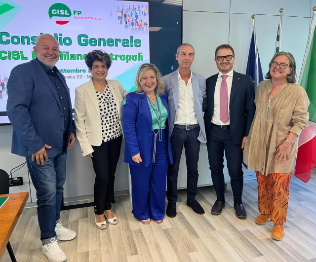 𝗗𝗮𝗹 𝗖𝗼𝗻𝘀𝗶𝗴𝗹𝗶𝗼 𝗚𝗲𝗻𝗲𝗿𝗮𝗹𝗲 𝗱𝗲𝗹𝗹𝗮 𝗖𝗜𝗦𝗟 𝗙𝗣 𝗔𝗿𝗲𝗮 𝗠𝗲𝘁𝗿𝗼𝗽𝗼𝗹𝗶𝘁𝗮𝗻𝗮 𝗱𝗶 𝗠𝗶𝗹𝗮𝗻𝗼 📸 

Si è concluso il Consiglio Generale della CISL FP Area Metropolitana di Milano, al quale ha partecipato anche il Segretario Nazionale CISL FP Diego Truffa.

Nel corso dei lavori è stato eletto Rosario Rubino, già coordinatore CISL FP del Comune di Milano, quale nuovo componente della Segreteria territoriale. Rosario subentra ad Amilcare Tosoni, al quale va il nostro ringraziamento per l’impegno e il lavoro svolto al servizio dell’organizzazione.

Continuiamo a lavorare insieme per rafforzare la nostra presenza sul territorio e dare ancora più forza alla voce della CISL, nei luoghi di lavoro e nelle comunità.

Sono tante le vertenze aperte e le sfide che abbiamo davanti: la CISL FP è e continuerà a essere in prima linea, al fianco delle lavoratrici e dei lavoratori, con la forza della contrattazione, del confronto e della partecipazione.

Alla segreteria territoriale gli auguri di buon lavoro dalla Segreteria Nazionale CISL FP 💚