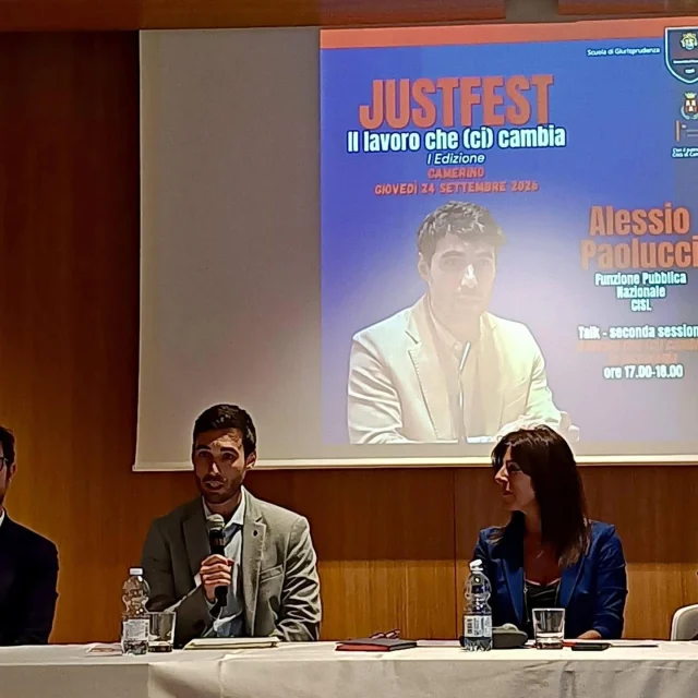 La @cislfp_nazionale ha partecipato all’iniziativa promossa dall’@universitacamerino – Scuola di Giurisprudenza, dedicata al tema “JUSTFEST – Il lavoro che (ci) cambia”.

A rappresentare la CISL FP Nazionale è stato @alessio.paolucci.1 , intervenuto nel confronto sul rapporto tra #lavoro, #innovazione e nuove tecnologie.

Un’importante occasione di dialogo e approfondimento sul ruolo del #diritto come strumento di #giustizia, #inclusione e innovazione nella società contemporanea, e sulle trasformazioni che stanno interessando il mondo del lavoro.