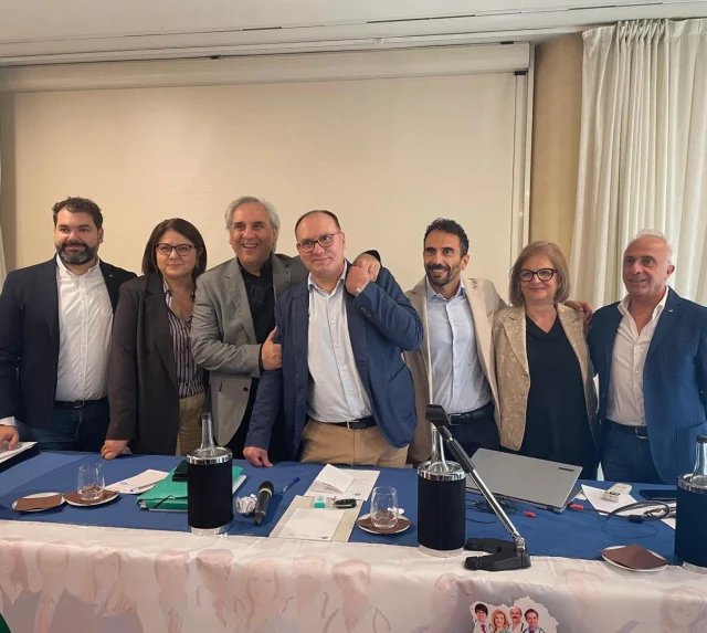 Dal Consiglio Generale Cisl Fp Basilicata 📸 

Si è svolta oggi l’elezione della nuova Segreteria della Cisl Fp Basilicata. Nell’occasione, con il Segretario generale nazionale, Roberto Chierchia, è stato rilanciato con forza l’impegno della Federazione a sostegno di tutte le vertenze aperte e delle lavoratrici e dei lavoratori dei servizi pubblici, rafforzando la presenza della Cisl Fp in ogni territorio.

Pierangelo Galasso è stato eletto Segretario generale della Cisl Fp Basilicata. Ad affiancarlo nella nuova Segreteria saranno Giuseppina Setaro, Vincenzo Pernetti, Antonia Colangelo e Teodoro Mongelli.

A Pierangelo, Pina, Vincenzo, Antonia e Teodoro vanno gli auguri di buon lavoro di tutta la Segreteria nazionale della Cisl Fp.

Continuiamo insieme, con responsabilità, partecipazione e determinazione, a far crescere la Funzione Pubblica in tutti i territori, rafforzando la rappresentanza, la contrattazione e la tutela delle persone che ogni giorno garantiscono servizi essenziali alle nostre comunità.

Buon lavoro alla nuova Segreteria della Cisl Fp Basilicata! 💚

#CislFp #CislFpBasilicata #FunzionePubblica #Sindacato #Lavoro #Territorio
